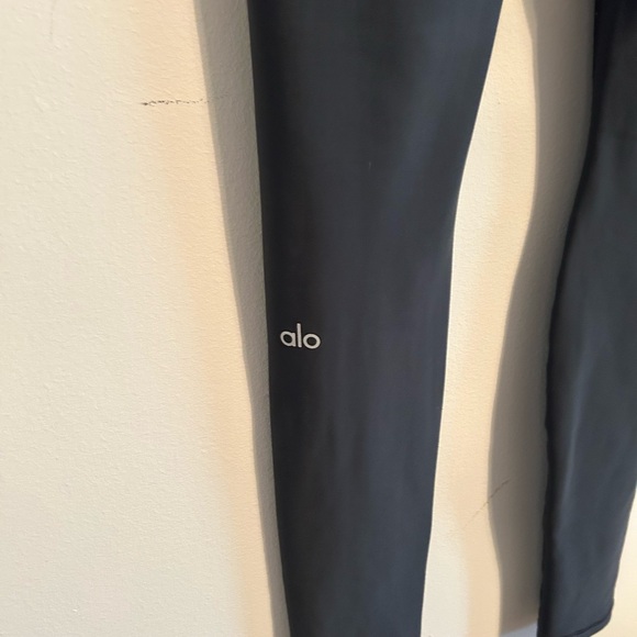 Alo Ripped Leggings - Picture 4 of 6